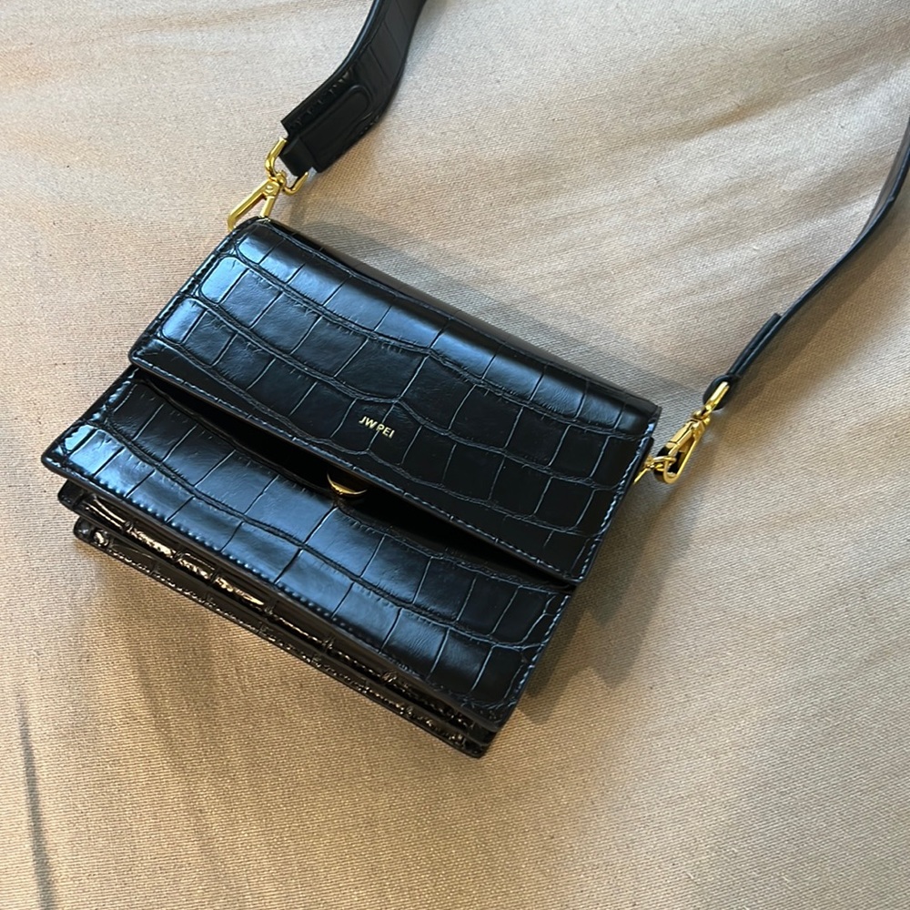 Croc adjustable straps